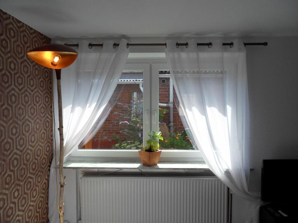 Privartzimmer 'Ausfahrt Freihalten' Husum (Schleswig-Holstein) Exterior foto