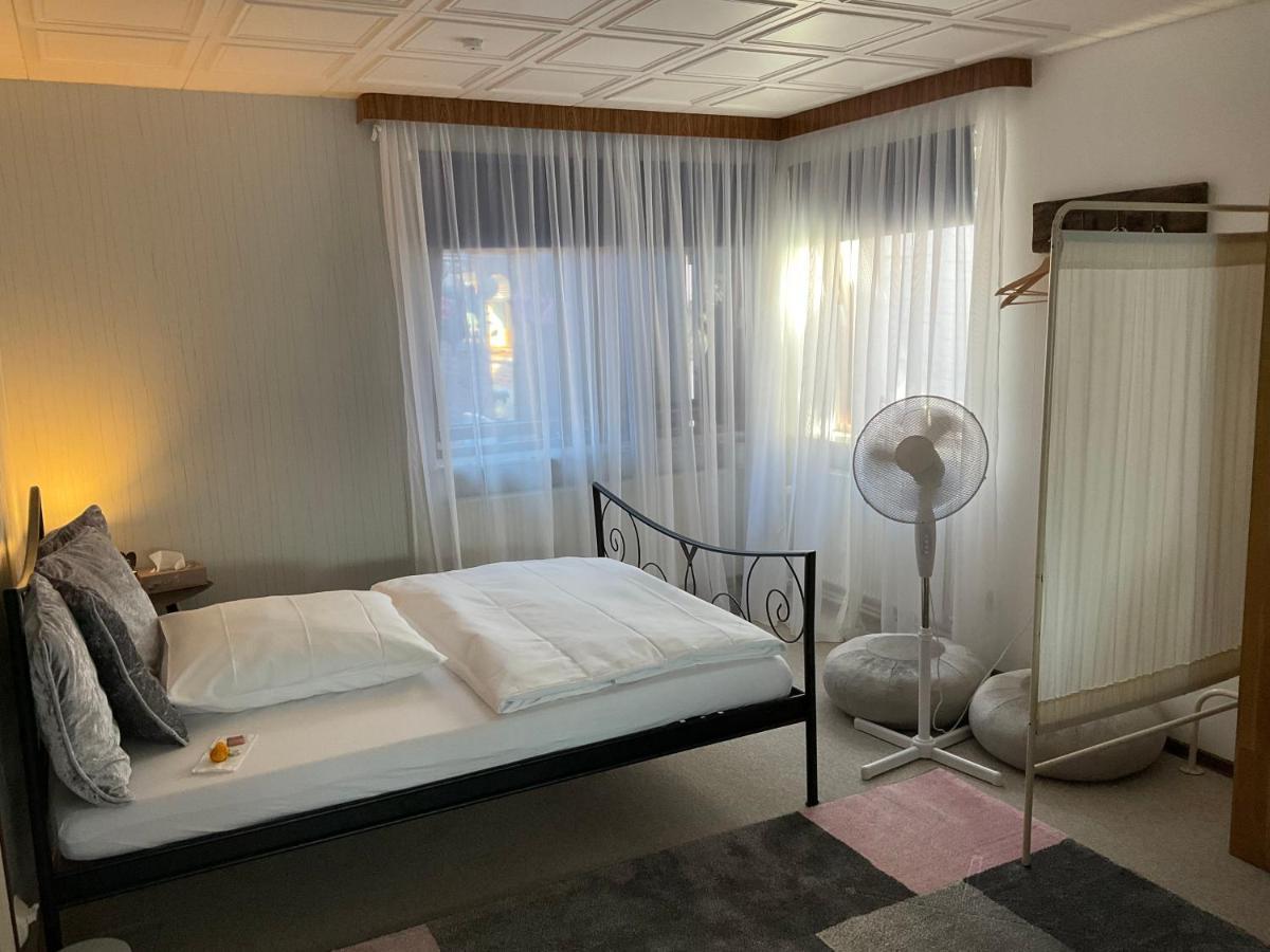 Privartzimmer 'Ausfahrt Freihalten' Husum (Schleswig-Holstein) Exterior foto