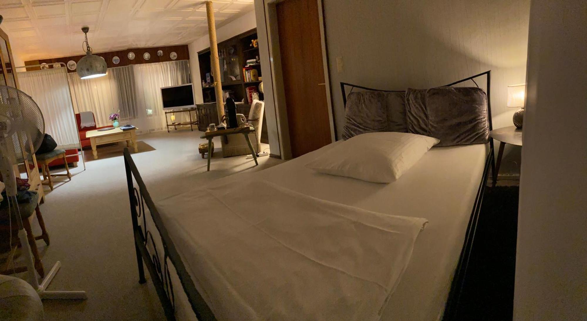 Privartzimmer 'Ausfahrt Freihalten' Husum (Schleswig-Holstein) Exterior foto